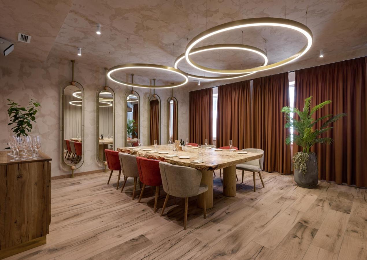 Apartel Uzjhorod Exteriör bild