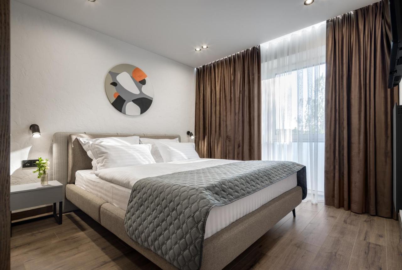 Apartel Uzjhorod Exteriör bild