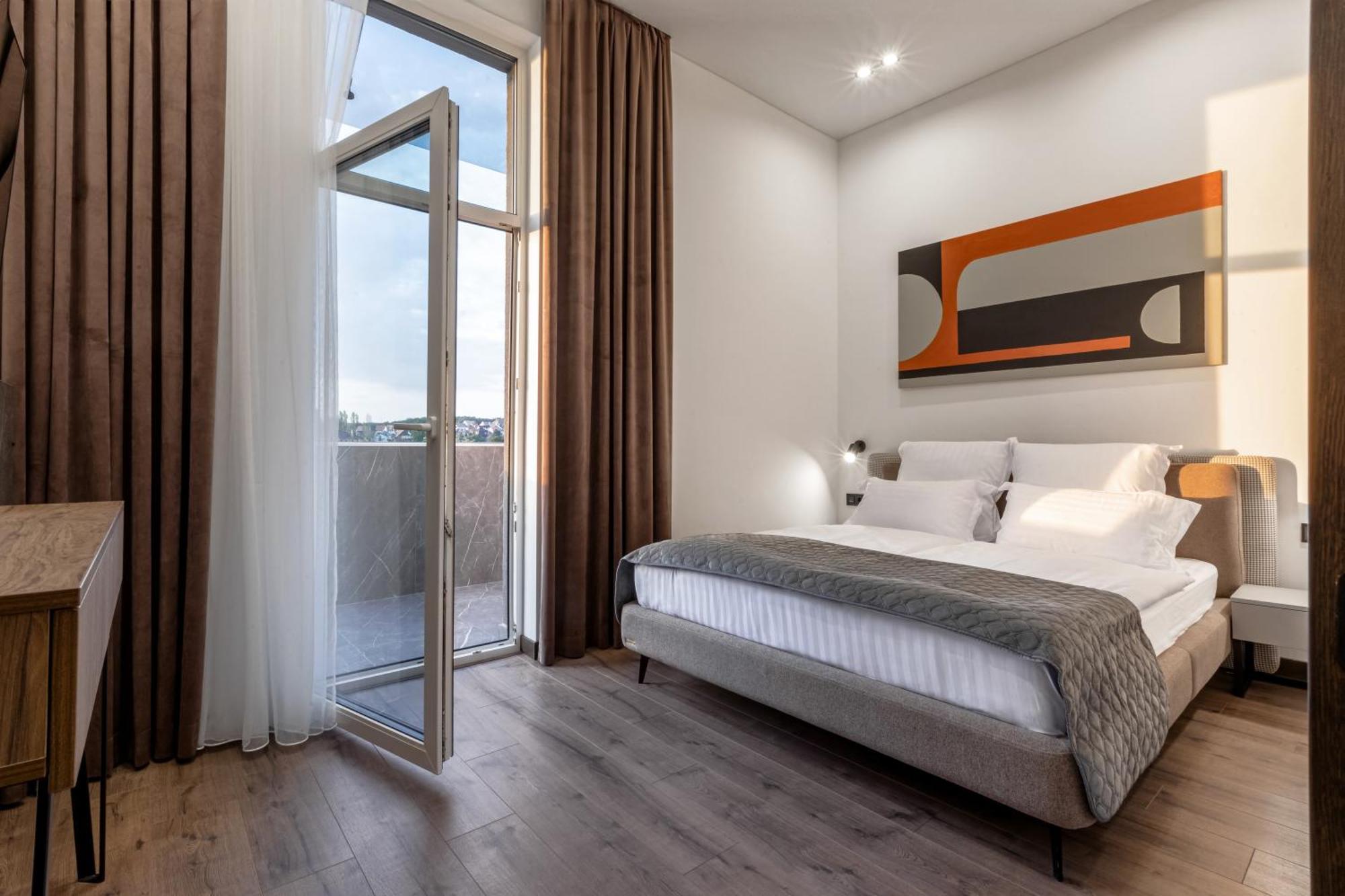 Apartel Uzjhorod Exteriör bild