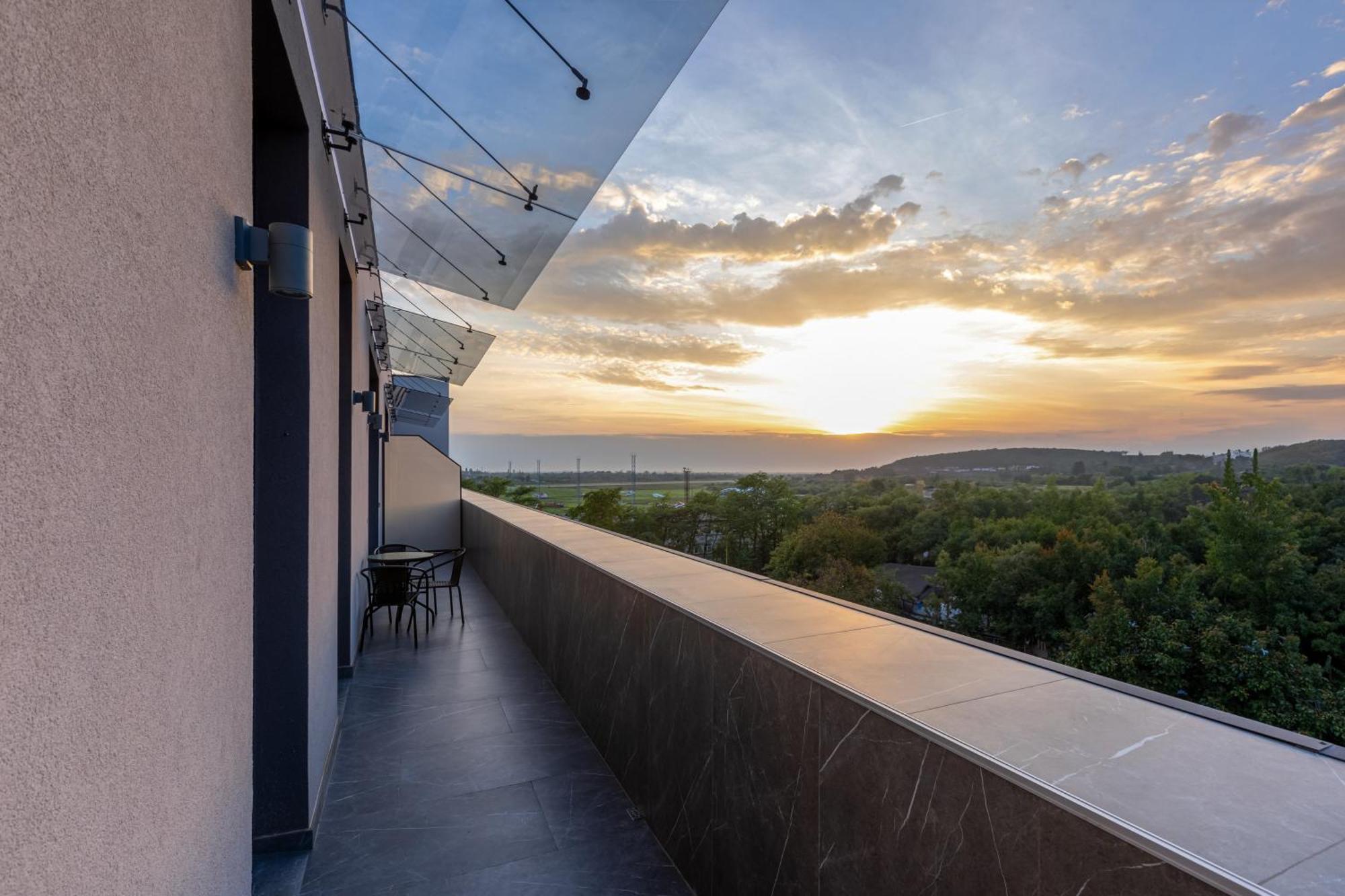Apartel Uzjhorod Exteriör bild