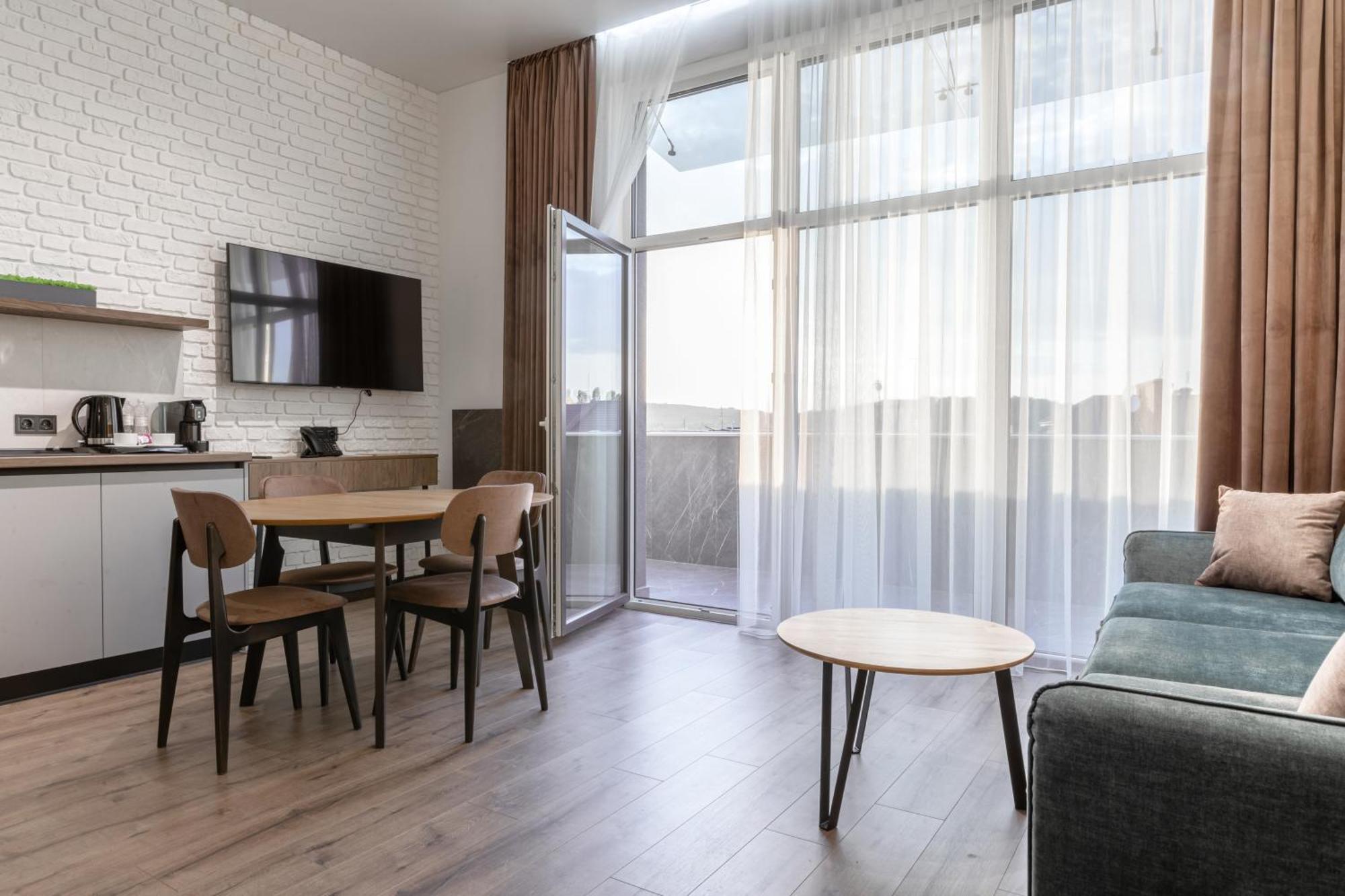 Apartel Uzjhorod Exteriör bild