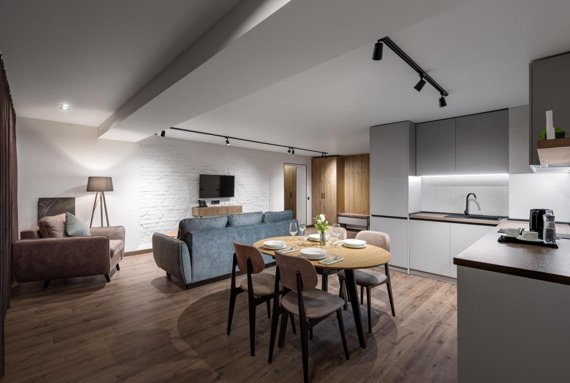 Apartel Uzjhorod Exteriör bild
