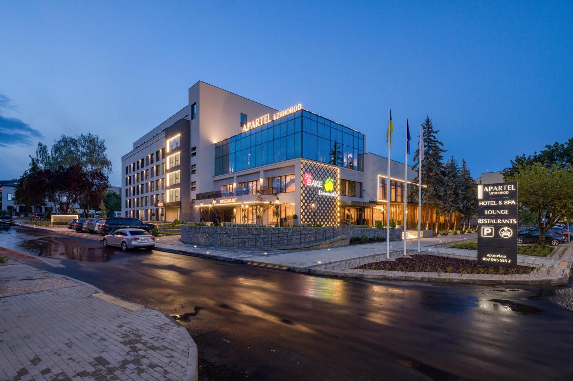 Apartel Uzjhorod Exteriör bild