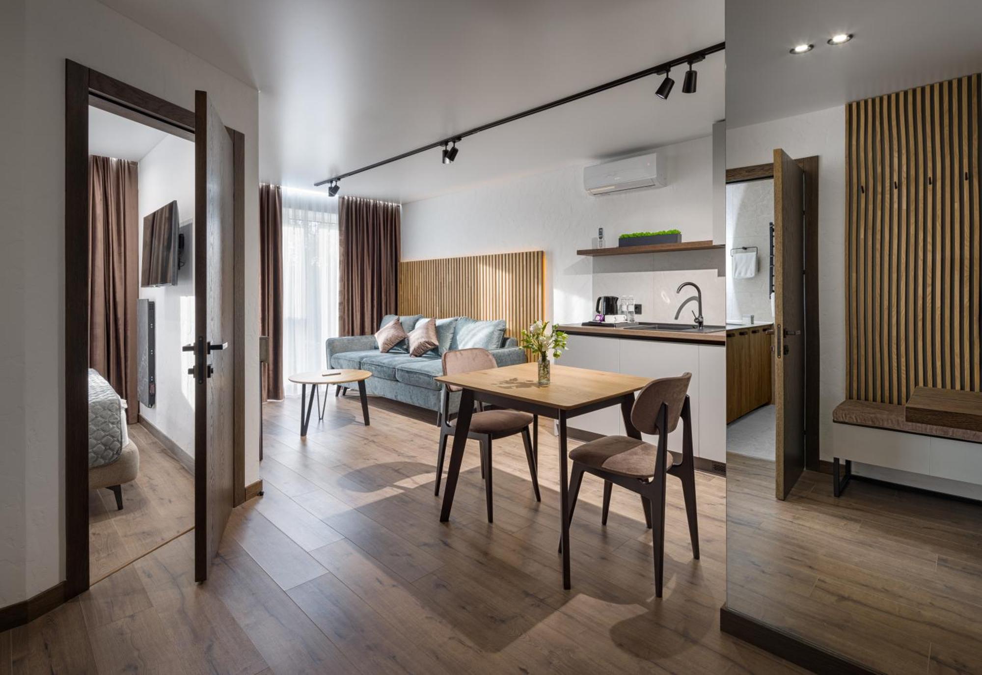 Apartel Uzjhorod Exteriör bild