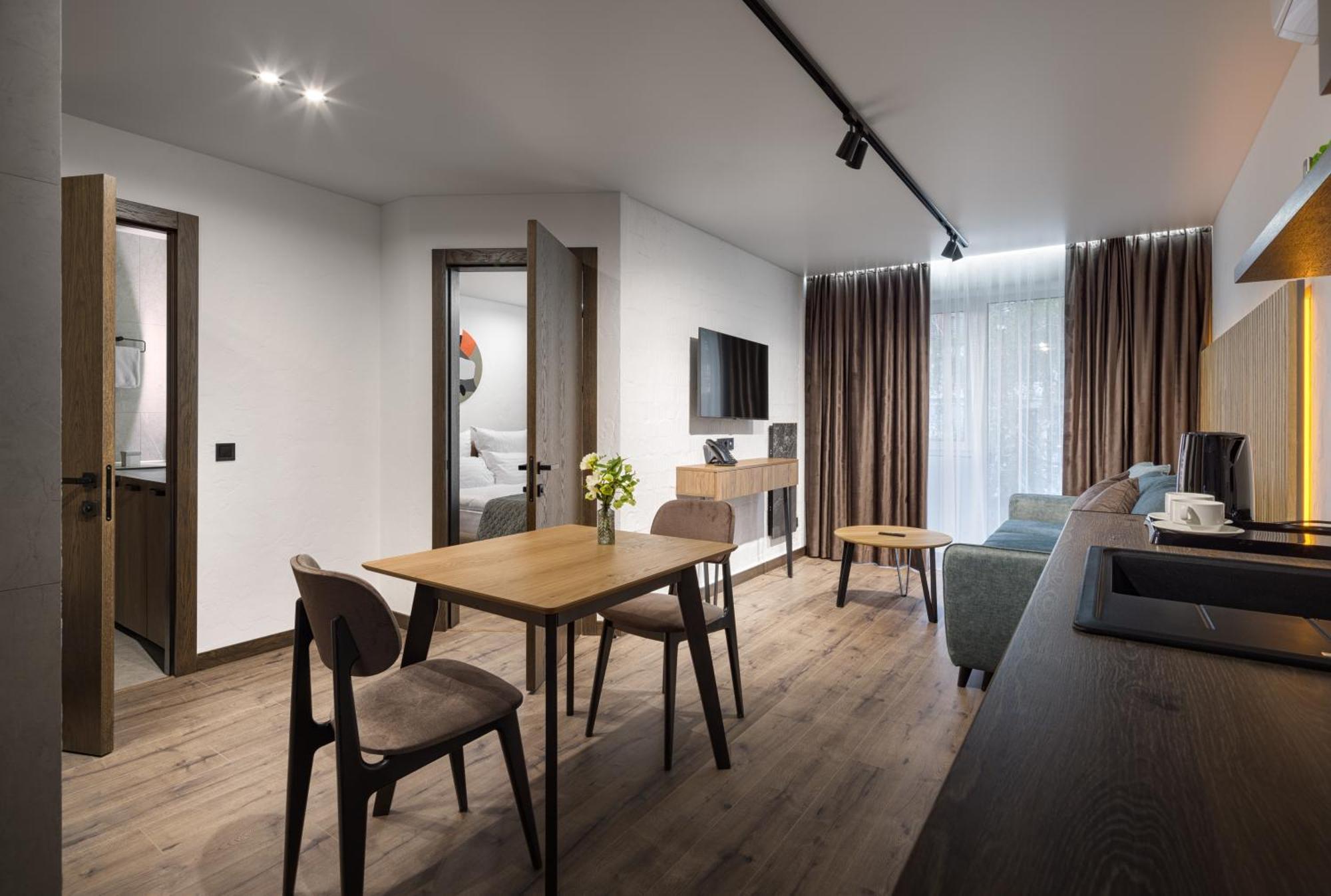 Apartel Uzjhorod Exteriör bild